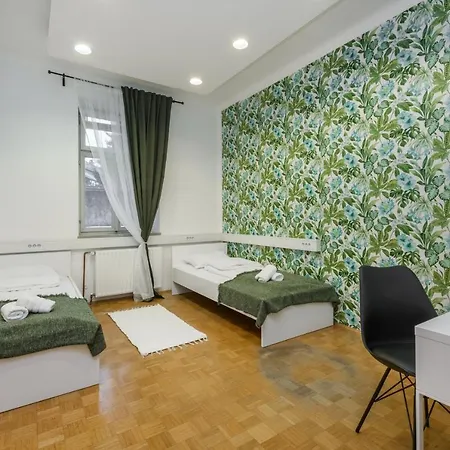 Royal Rooms*** Хостел *