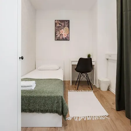 Royal Rooms*** 호스텔 *