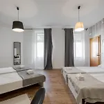 Royal Rooms*** Hostel Λιουμπλιάνα