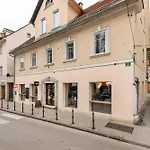 Royal Rooms*** Hostel Λιουμπλιάνα