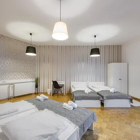 Royal Rooms*** Hostal