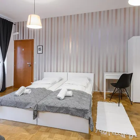 호스텔 Royal Rooms***