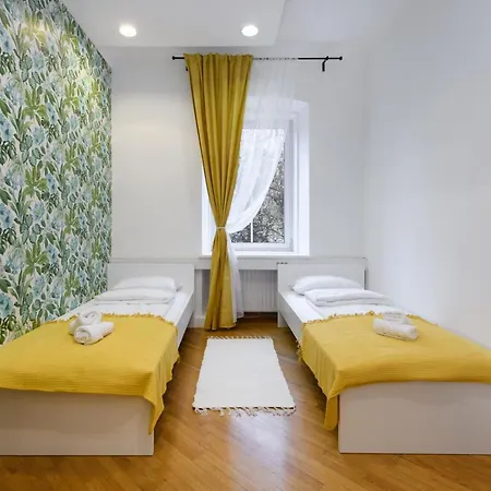 Hostal Royal Rooms*** *