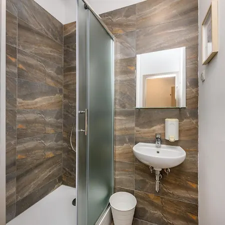 Hostal Royal Rooms*** *