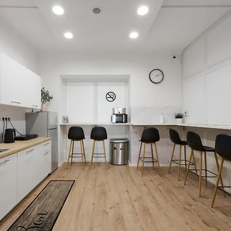 Royal Rooms*** Hostel *