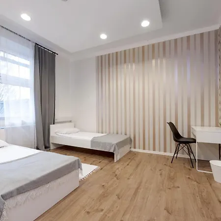 Royal Rooms*** Hostel *