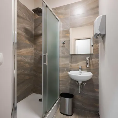 Ostello Royal Rooms*** *