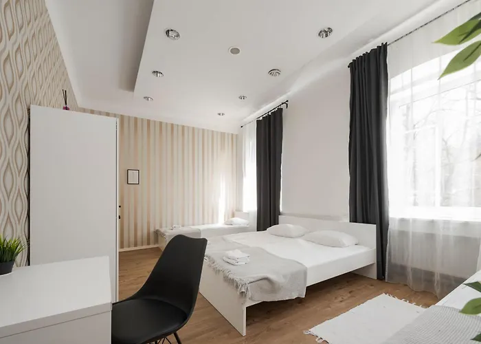 بيت شباب Royal Rooms*** *