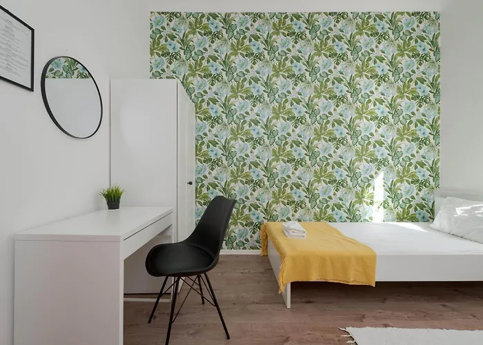 Royal Rooms*** Hostel