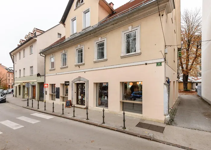 Royal Rooms*** بيت شباب ليوبليانا