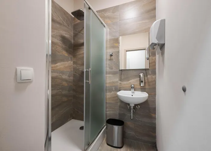 Hostel Royal Rooms*** *