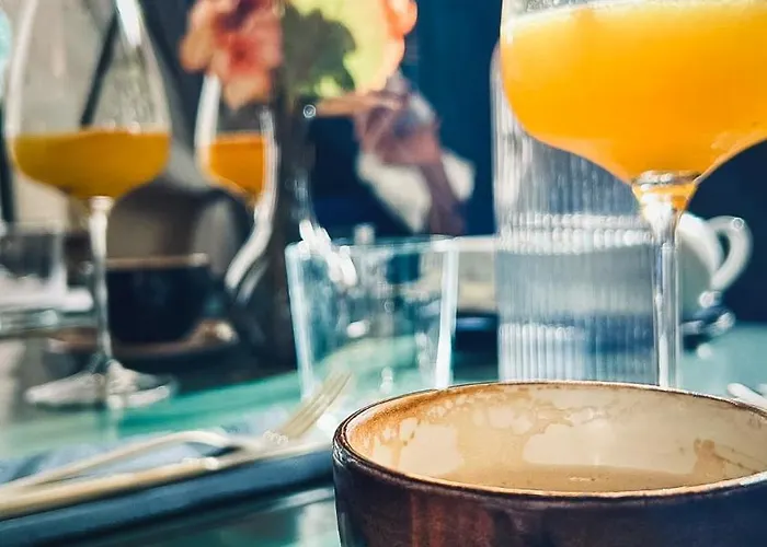 Royal Rooms*** Hostel *